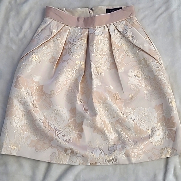 Metallic Jacquard Set: Off the Shoulder Crop Top and Flare Knee Length Skirt - Picture 5 of 9